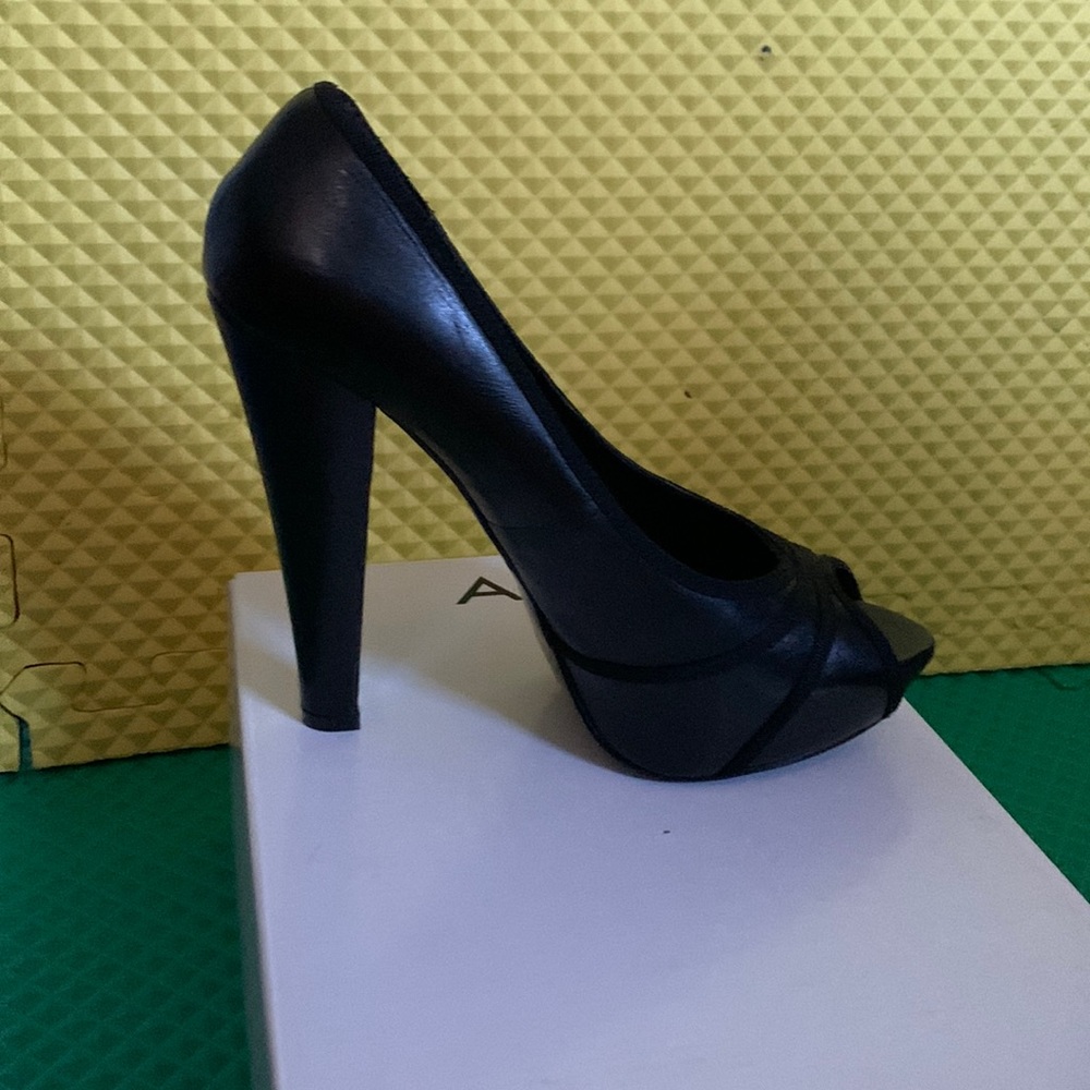 Aldo Wolansky. Size: 7